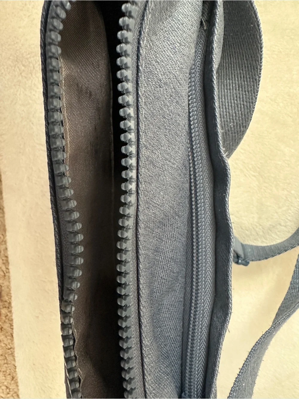 Hedgren Crossbody w/ RFID